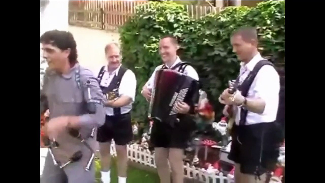 Ce clip va vous faire la journée... Un groupe de musique improbable !