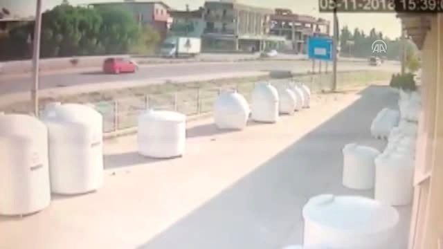 Kamyon Yolcu Minibüsüne Çarptı: 1 Ölü, 12 Yaralı - Kaza Anı