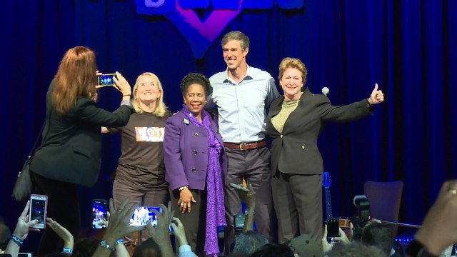 US Midterms: O'Rourke holds rallies on final day of campaigning