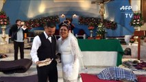 Migrants treated to wedding after arriving in Mexican town