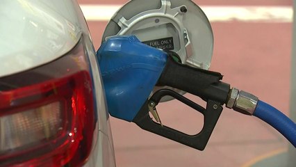 기름값 얼마나 싸졌나?...주유소 직접 가보니 / YTN