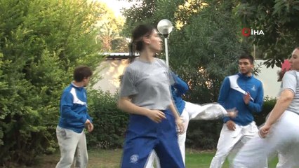 Beş İzmirli Avrupa sahnesinde