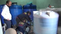 Kaçak şarap üretim merkezi polisi bile şaşırttı... Yapılan operasyonda 8 bin litre kaçak içki ele geçirildi