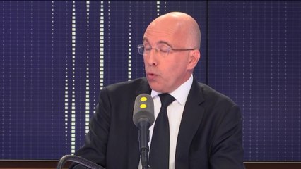 "S'il entend la colère des automobilistes, une colère particulièrement légitime, il a une réponse évidente, et pas une usine à gaz comme il est en train de la proposer : c'est d'annuler l'augmentation des taxes" affirme Eric Ciotti