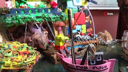 Sokağa atılan çöpleri elektronik oyuncağa çevirdi