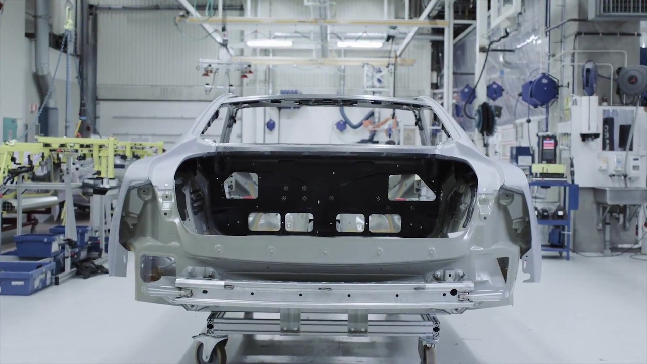 Sichere und feste Karbonfaser-Karosserie- Polestar meistert erfolgreich ersten Crashtest