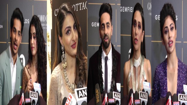 Mouni Roy Jhanvi Kapoor Ishaan Khatter & other Bollywood Celebs wishing fans Happy Diwali|FilmiBeat