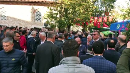 Balkondan çarşafla inmeye çalışırken düşüp ölen kadın toprağa verildi