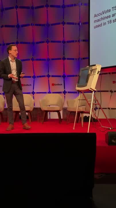 Election machine hacked live on stage