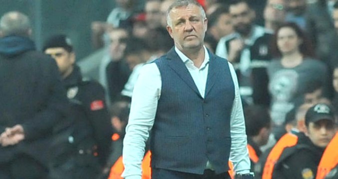 Alanyaspor'da Mesut Bakkal ile Yollar Ayrıldı