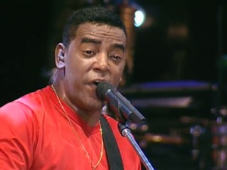 Raça Negra - Mas Que Nada / O Telefone Tocou Novamente