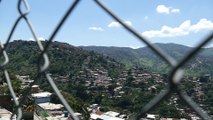 Así es como los venezolanos rescatan la educación en barrios pobres