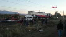 Kayseri'de Tren Hemzemin Geçitte Minibüse Çarptı 2 Ölü
