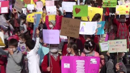 İnegöl'de binlerce öğrenci maskeyle ders yaptı