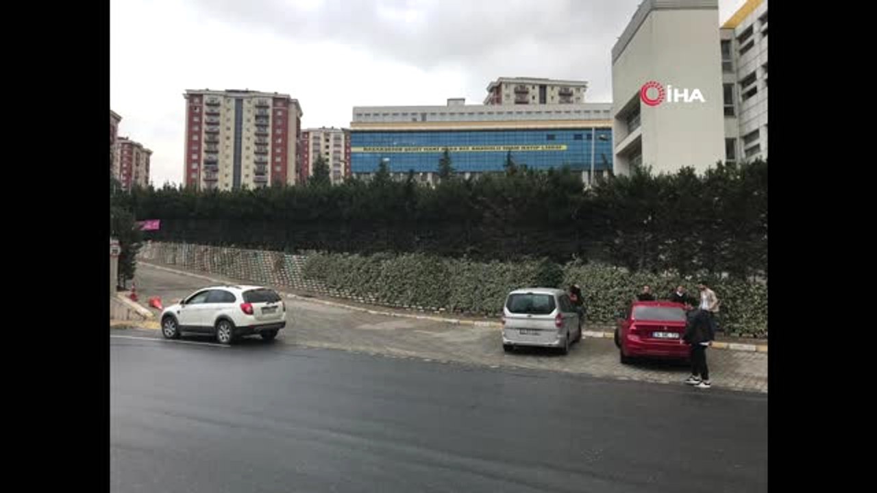 Başakşehir'de Esrarengiz Olay...hakim ve Savcıları Taşıyan Servisin Geçişi Sırasında Esrarengiz...