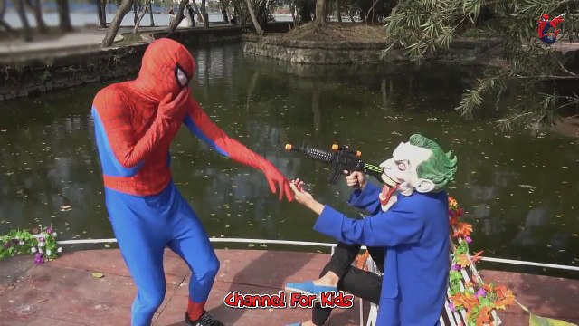 Câu chuyện của Siêu nhân người Nhện, Nữ hoàng băng giá Elsa, Siêu Anh Hùng và Ngáo ộp