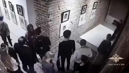 سلفی در یک نمایشگاه هنری حادثه آفرید؛ آسیب به آثار «دالی» و «گویا»