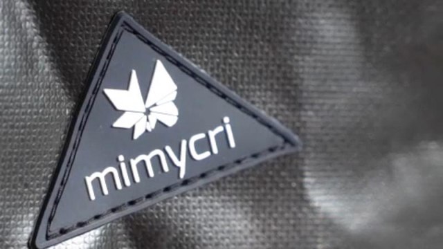 Из лодок мигрантов делают сумки