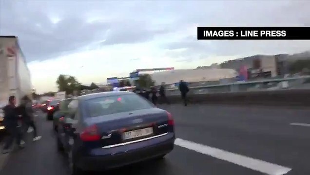 Un policier : « C’est à cause de vous que la France part en couilles » après avoir frappé un journaliste