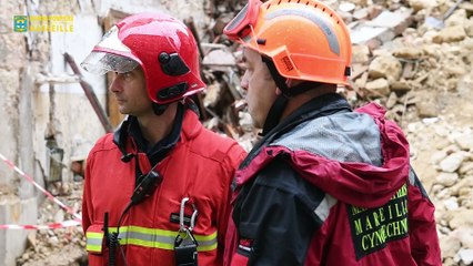 Effondrements d'immeubles à Marseille : les images des pompiers en plein déblaiement des gravats