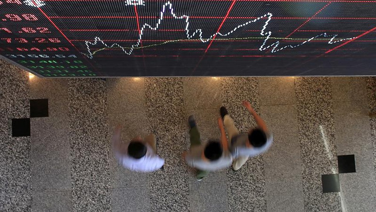 Asian shares inch up, investors brace for U.S. elections