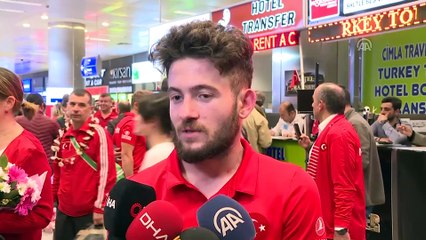 Dünya ikincisi milli futbolcular yurda döndü (2) - İSTANBUL