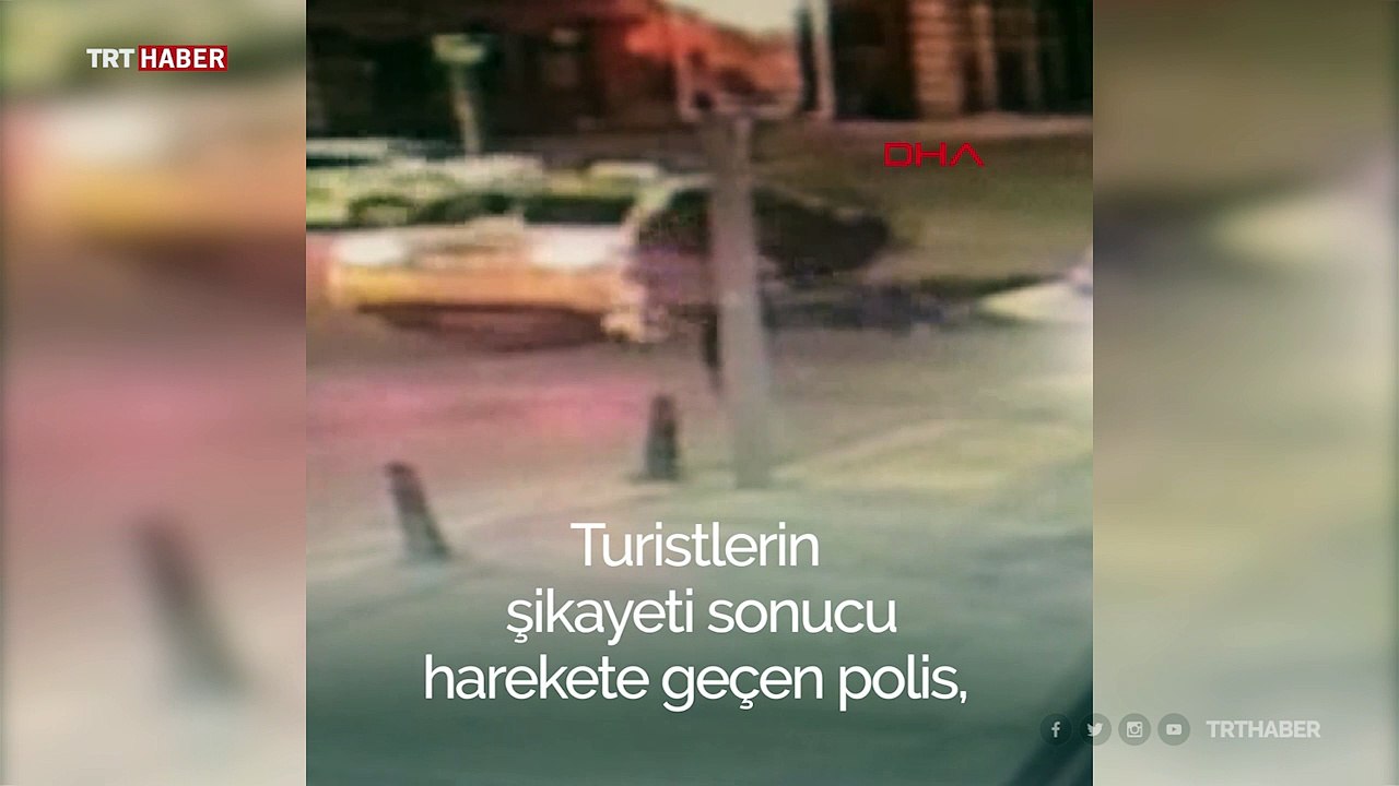 İstanbul Beyoğlu'nda gasp ettiği turist çifti taksiden attı
