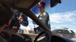 Un policier casse la vitre d'un conducteur qui refuse d'obtempérer (USA)