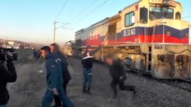 Tren hemzemin geçitte minibüse çarptı: 2 ölü - KAYSERİ