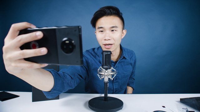 ASMR unboxing Red's holographic Hydrogen One phone — ASMR Unboxing