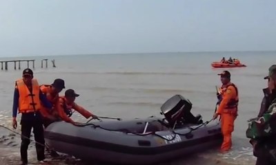 Upaya Pencarian Tim SAR Tanjung Pakis Terkendala Lumpur