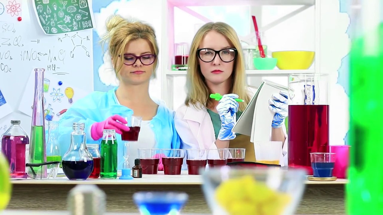 12 EXPÉRIENCES ET TOURS IMPRESSIONNANTS QUE VOUS POUVEZ FAIRE AVEC LA NOURRITURE