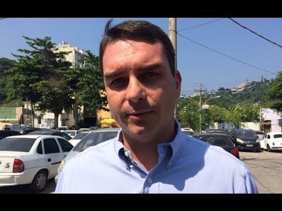 Flávio Bolsonaro adimte aliança com MDB e apoio a Renan no Senado