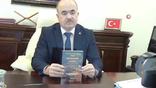 Düzce Valisi, kitaplaştırdığı doktora tezini öğrencilerin hizmetine sundu