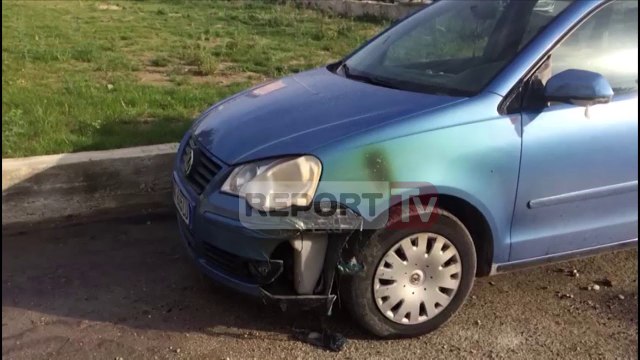 Report TV - Digjen dy makina gjatë natës në Vlor, policia dyshon për zjarrvënie të qëllimshme