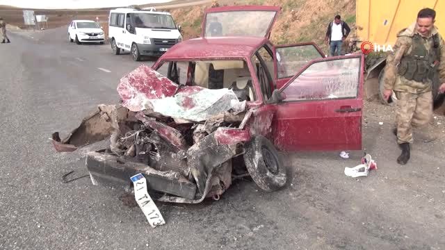 Mıcır Yüklü Kamyon ile Otomobil Kafa Kafaya Çarpıştı: 2'si Ağır 4 Yaralı