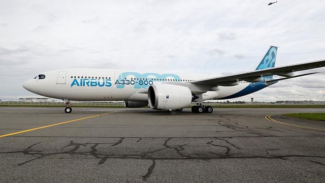ايرباص تسير أول رحلة لطائرتها المحدثة إيه 330-800