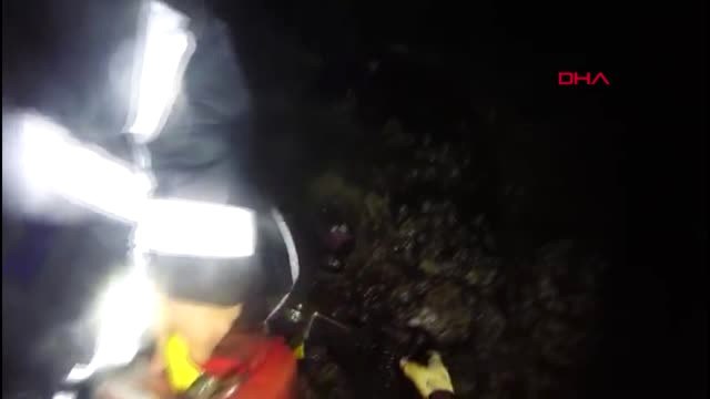 Kayalıklarda Mahsur Kalan 3 Kişi Helikopter ile Kurtarıldı