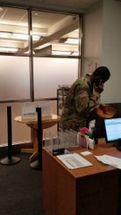 Ce militaire demande sa copine en mariage !