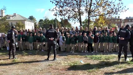 Yıkım kararı verilen okulda deprem tatbikatı - SİVAS