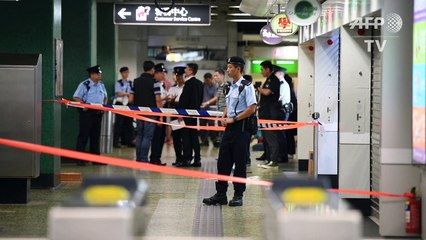 Homem com faca é alvejado pela polícia em estação de Hong Kong