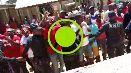 Buzz Alerte _ Grand-Bassam - Le Roi hué en présence de la gouverneur du Canada - Vidéo dailymotion