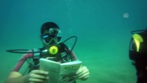 Denizde 10 metre derinlikte kitap okudular - ANTALYA