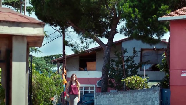 Mert, Azra’nın bir adım ötesinde… - Elimi Bırakma 6.Bölüm