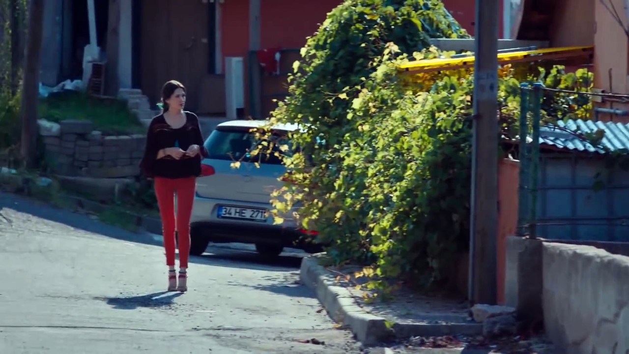 Cansu, Mert’ buluyor!  - Elimi Bırakma 8. Bölüm