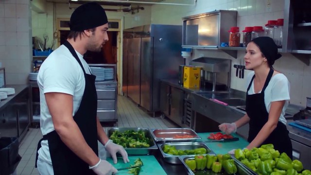 Yapma bana bunu Azra! - Elimi Bırakma 12. Bölüm