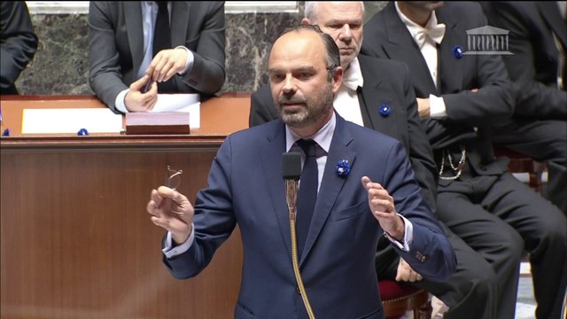 S'agissant du passé, il ne faut jamais rien omettre. A l'Assemblée, Edouard Philippe fait allusion à la polémique sur Pétain