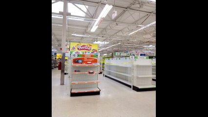 Toys R'Us vide : il passe une musique dans le magasin ! Hey There Delilah