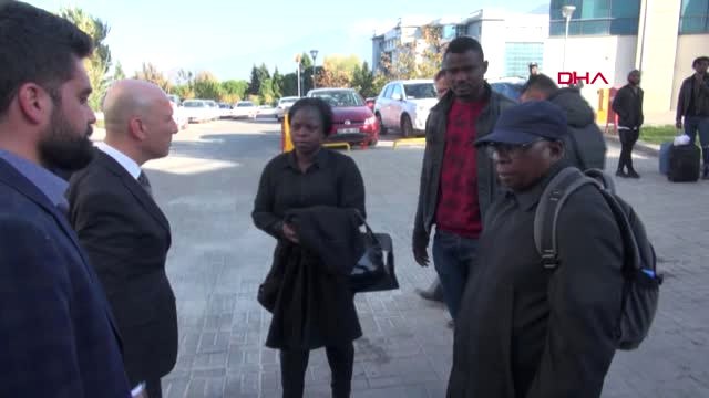 Denizli Maçta Ölen Nijeryalı Futbolcu Denizli'de Babasının Gözyaşları Arasında Toprağa Verildi