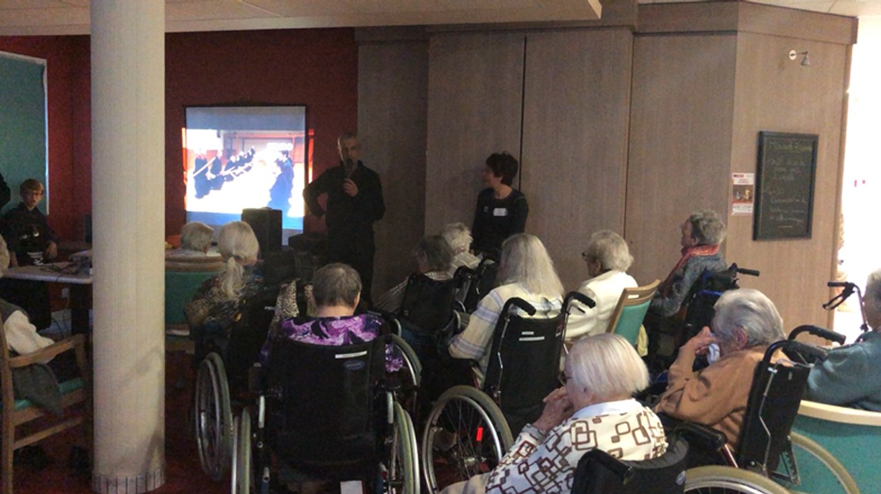 Un salarié revêt son kimono pour les seniors